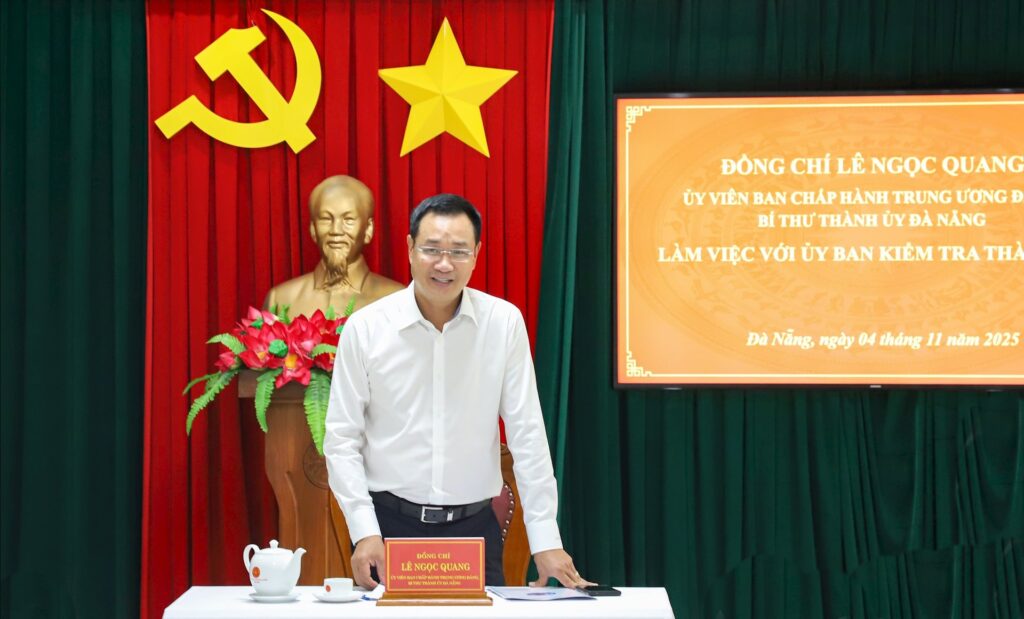 Lam viec voi Uy ban kiem tra thanh uy 2