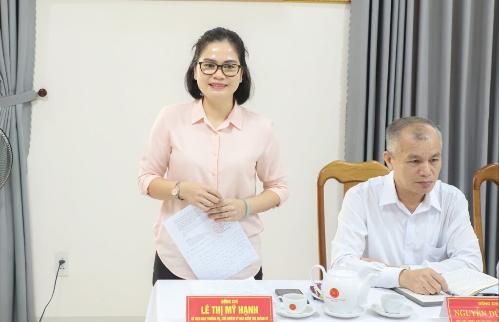 Lam viec voi Uy ban kiem tra thanh uy 3