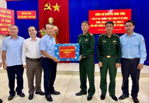 Lam-viec-voi-don-bien-phong-cua-khau-Nam-Giang-11-2025