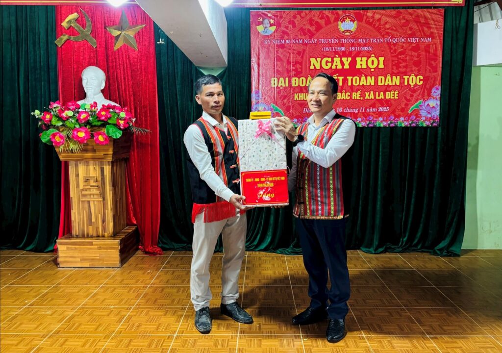 Ngay hoi dai doan ket dan toc 11 2025