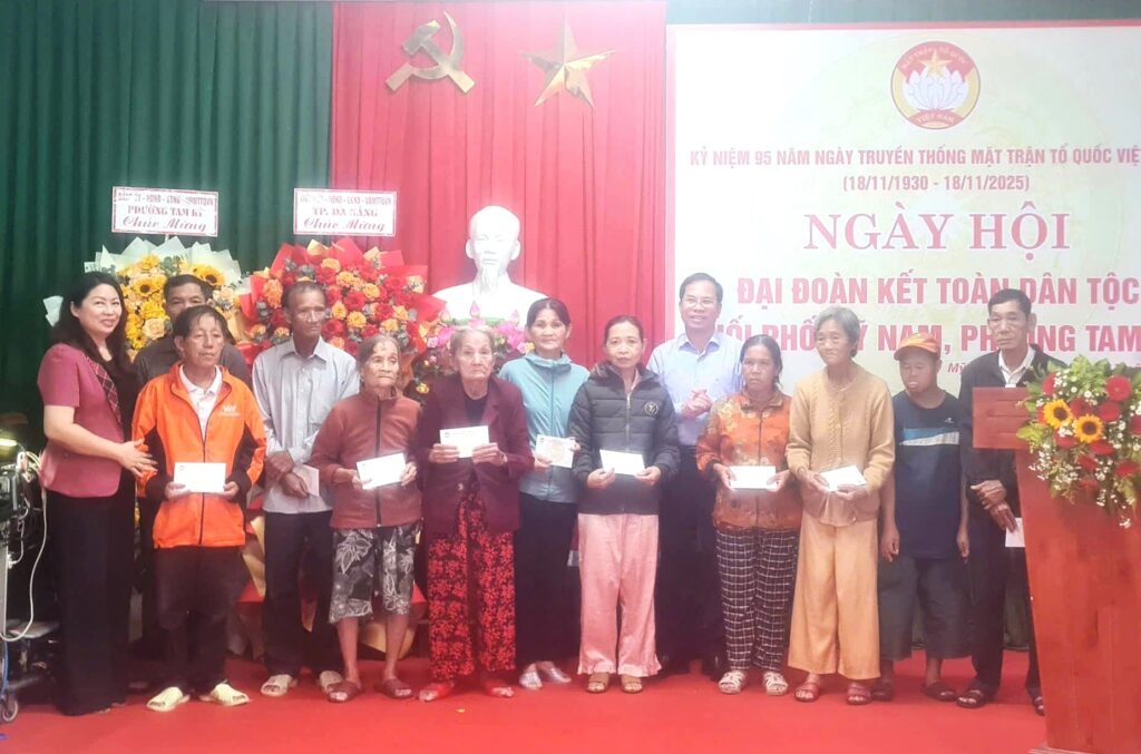 Ngay hoi dai doan ket dan toc 11 2025 17
