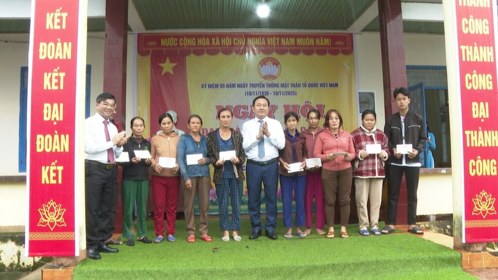 Ngay hoi dai doan ket dan toc 11 2025 19