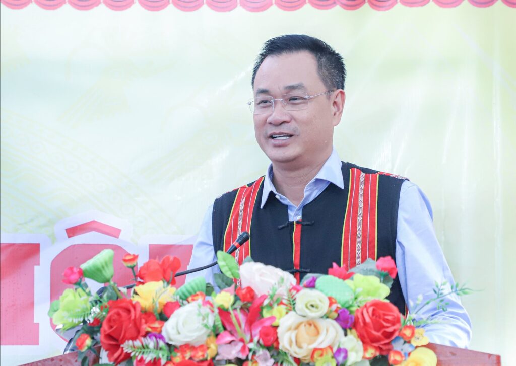 Ngay hoi dai doan ket dan toc thon 56A xa Dac Pring