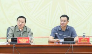 Pho-Thu-tuong-Tran-Hong-Ha-di-thi-sat-lu_6