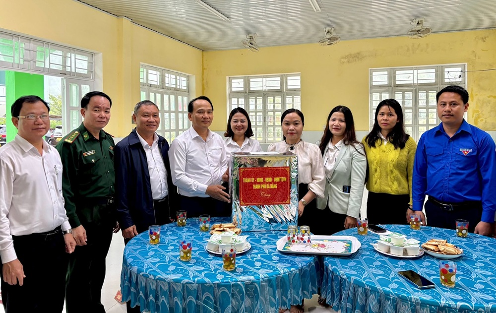 Tham cac truong tai xa La Dee 1