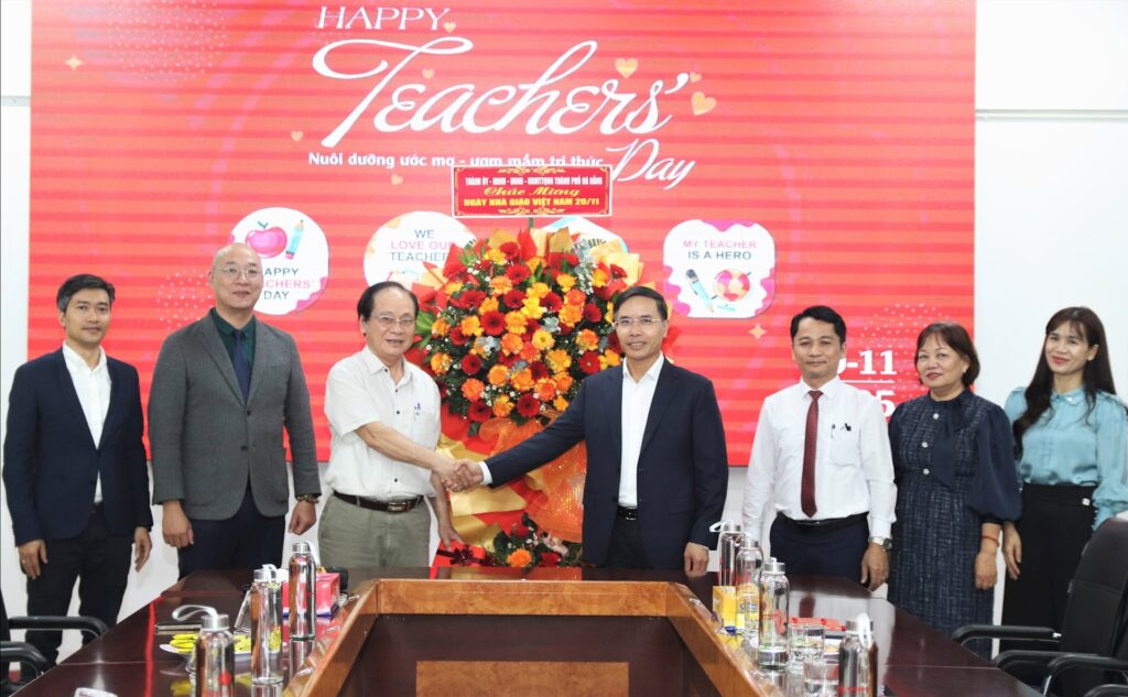 Tham dai hoc kien truc