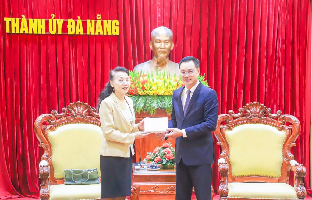 Tiep Tong lanh su quan Trung Quoc 11 2025