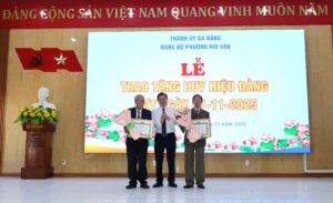 Trao-huy-hieu-Dang-phuong-Hai-Van