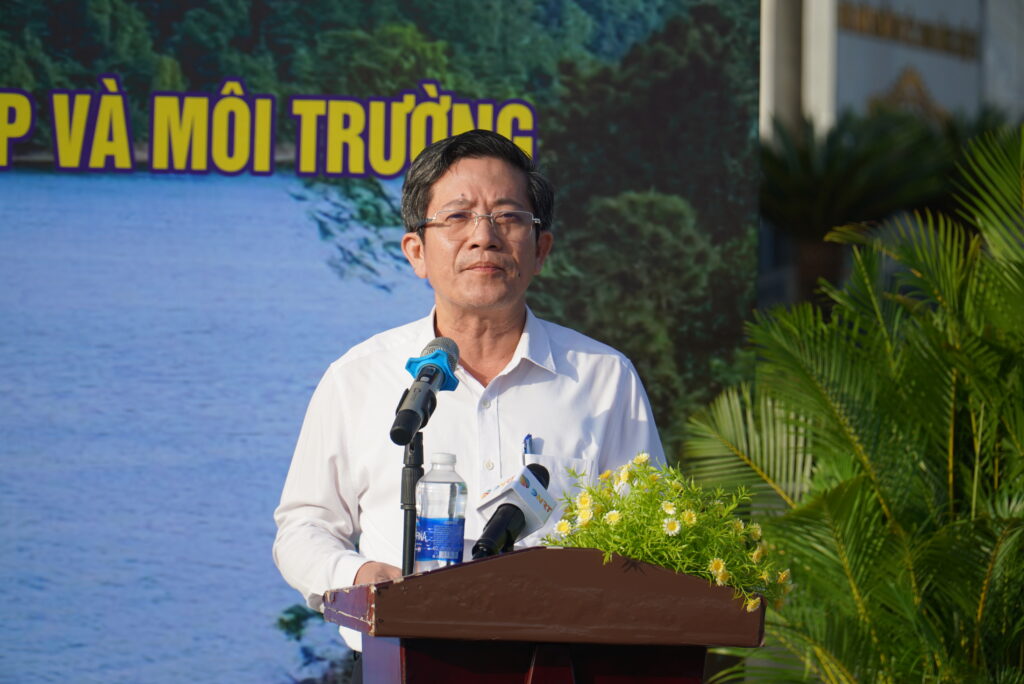 Trong cay Quang Phu