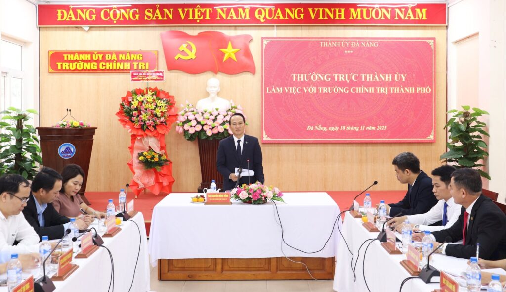 Truong Chinh tri phan dau dat chuan 2