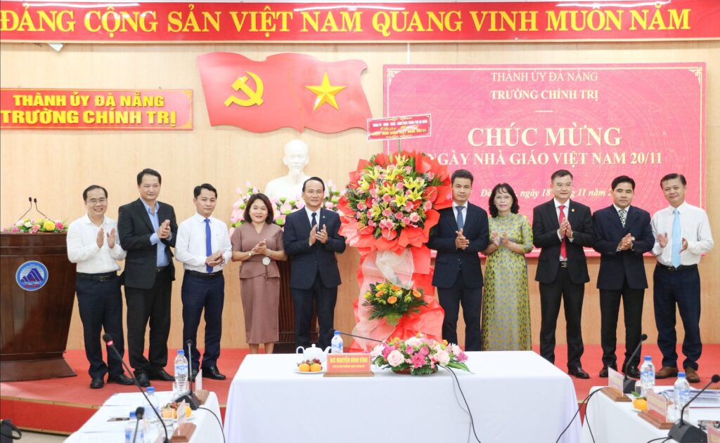 Truong Chinh tri phan dau dat chuan 2 1