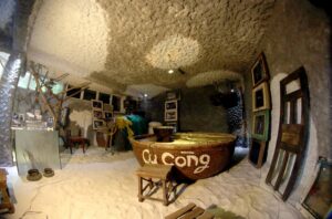 a-coracle-is-displayed-on-a-basement-of-a-house-in-c4-90-c3-a0-n-e1-ba-b5ng-1