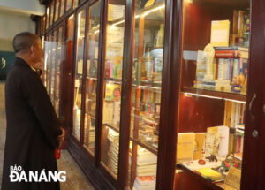 a-corner-of-the-su-van-hanh-library