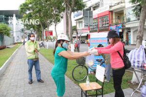a-woman-receiving-a-free-meal-1