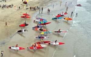 athletes-competing-in-standup-paddle-boarding-1