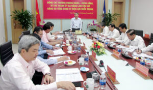 bi-thu-thanh-uy-lam-viec-voi-dien-luc-1