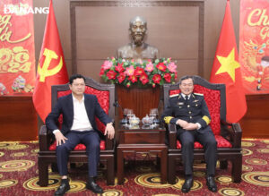 bo-tu-lenh-vung-3-hai-quan-chuc-tet-thanh-pho-nam-2024-1