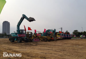 c-c3-b4ng-tr-c3-acnh-c-e1-bb-a5m-n-c3-bat-giao-th-c3-b4ng-ph-c3-ada-t-c3-a2y-c-e1-ba-a7u-tr-e1-ba-a7n-th-e1-bb-8b-l-c3-bd-1