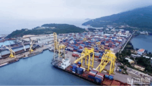 cang-bien-da-nang-010425-1