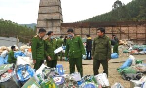canh-sat-moi-truong-ngo-tan-thanh-tra-10362776-17637218997981429422357