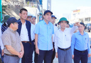chu-tich-ubnd-thanh-pho-kiem-tra-duong-dt601-1