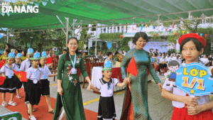 co-tro-truong-tieu-hoc-hoa-lu-1