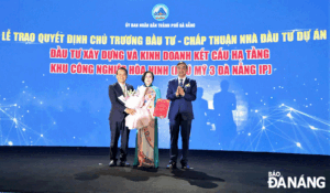 cong-bo-du-an-khoi-cong-kcn-hoa-ninh-1
