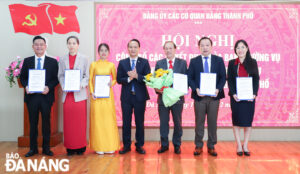 cong-bo-quyet-dinh-dang-uy-thanh-pho-140225-1