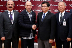 dai-dien-hang-bay-quatar-1
