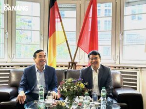 doan-cong-tac-thanh-pho-tham-duc-1