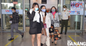 domestic-tourists-arriving-in-da-nang-by-air