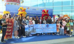 don-chuyen-bay-lao-dau-tien-1
