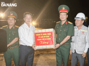 dong-vien-cong-nhan-cang-lien-chieu-1