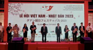 f3287204-736c-437e-8e1f-b22dbbde75ff1-1