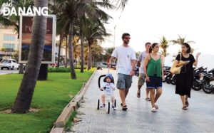 foreigners-going-for-stroll