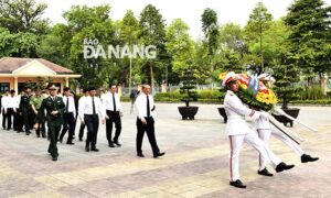funeral-for-former-president-le-duc-anh