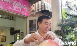 giving-his-donation