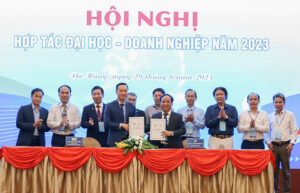 hoi-nghi-hop-tac-dai-hoc-doanh-nghiep-1