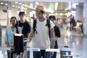 images1707420-nha-ga-quoc-te-da-nang-trien-khai-dich-vu-self-check-in-kiosk-cho-hanh-khach-hang-korean-air-01