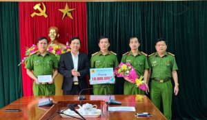 khen-th-c6-b0-e1-bb-9fng-c4-91-e1-bb-99t-xu-e1-ba-a5t-1