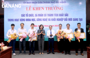 khen-thuong-ca-nhan-to-chuc-co-thanh-tich-khoa-hoc-cong-nghe-1