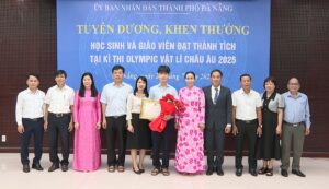 khen-thuong-hoc-sinh-dat-giai-olympic-vat-ly-chau-au-1