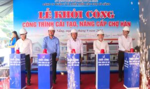 khoi-cong-cai-tao-cho-han-1