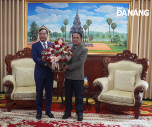 lam-viec-voi-cac-tinh-nam-trung-lao-3-1