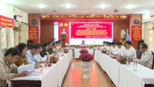 lam-viec-voi-dang-uy-phuong-hc1-1