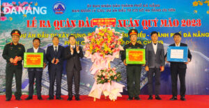 lanh-dao-thanh-pho-du-le-ra-quan-dau-nam-1