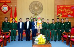 lanh-dao-tp-tham-va-chuc-tet-cac-don-vi-1