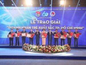 le-trao-giai-doanh-nhan-tre-xuat-sac-1