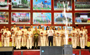 lien-hoa-nghe-thuat-75-nam-khac-ghi-loi-bac-1