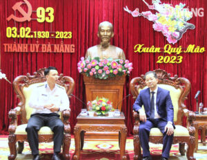 lu-doan-tau-ngam-chuc-tet-thanh-uy-1